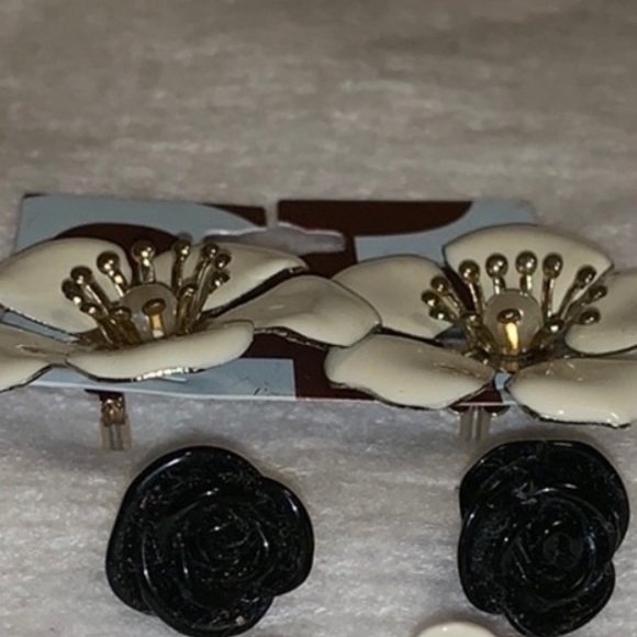 Flower earrings - Picture 2 of 2